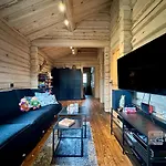 בית נופש Stylish Log In With View & Sauna האפג'ל