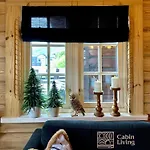 בית נופש Stylish Log In With View & Sauna
