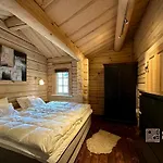Stylish Log In With View & Sauna בית נופש האפג'ל