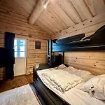 Stylish Log In With View & Sauna בית נופש *