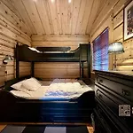 בית נופש Stylish Log In With View & Sauna האפג'ל