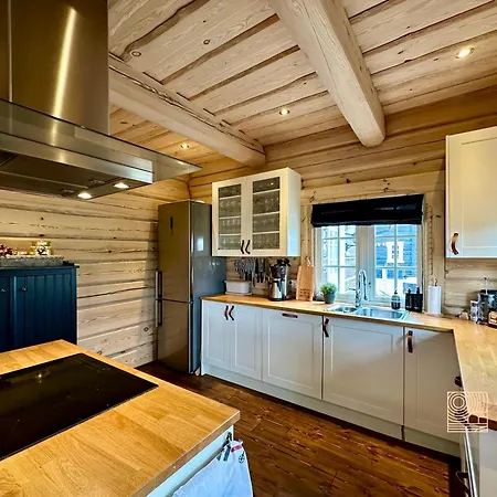 בית נופש Stylish Log In With View & Sauna *