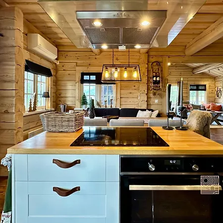 Stylish Log In With View & Sauna בית נופש